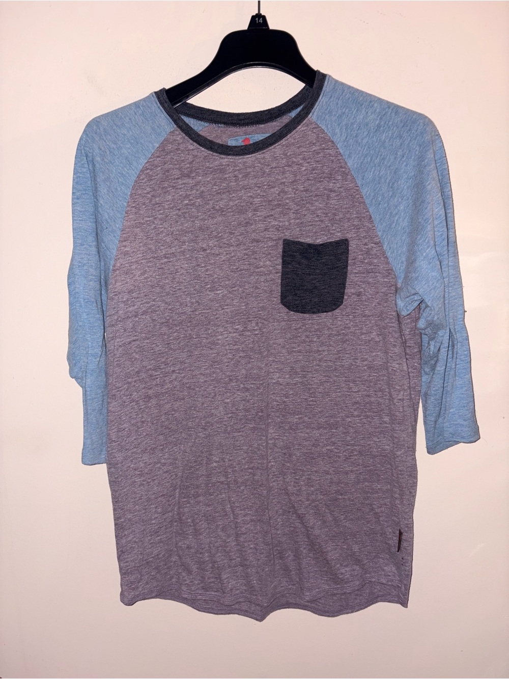 Modern Amusement size M Men's 3/4 Sleeve Raglan T-Shirt with Pocket